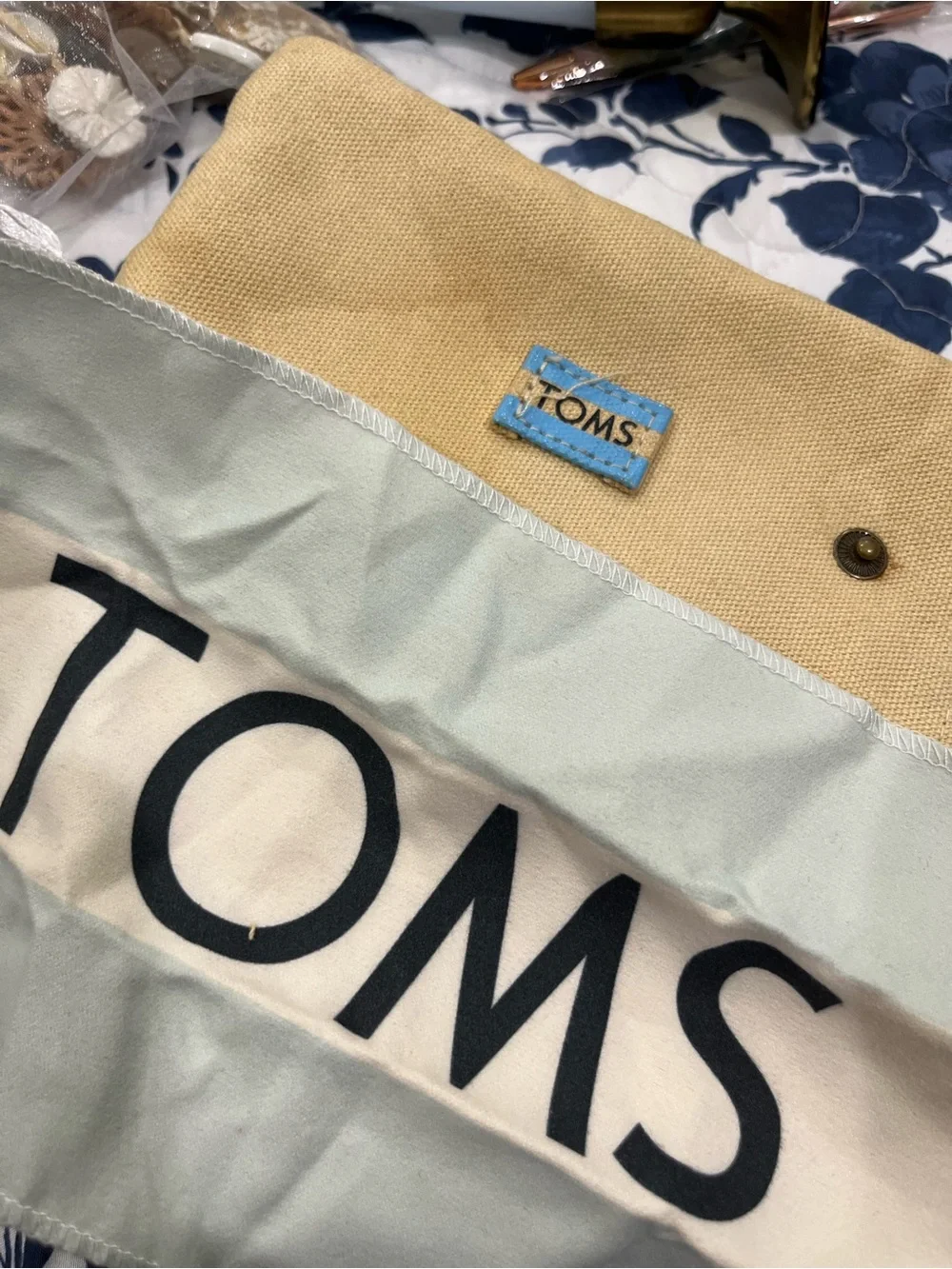 Toms Tortoiseshell Round Sunglasses with Blue Gradient Lenses